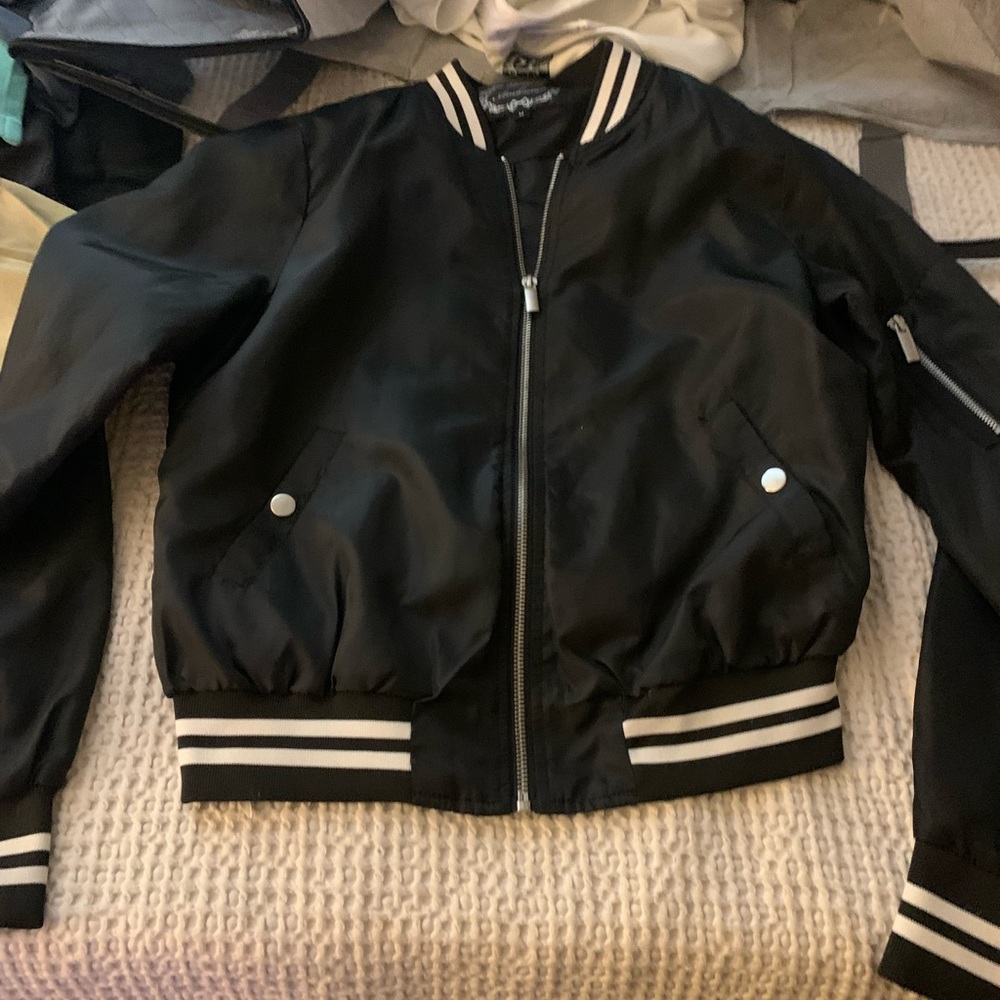 Windbreaker by Ambiance